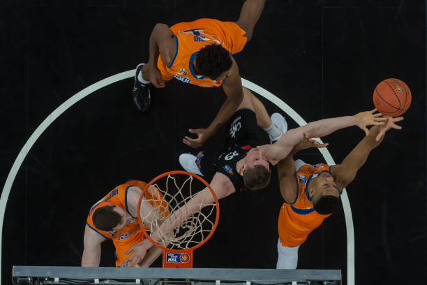 连续客场作 连续客场作