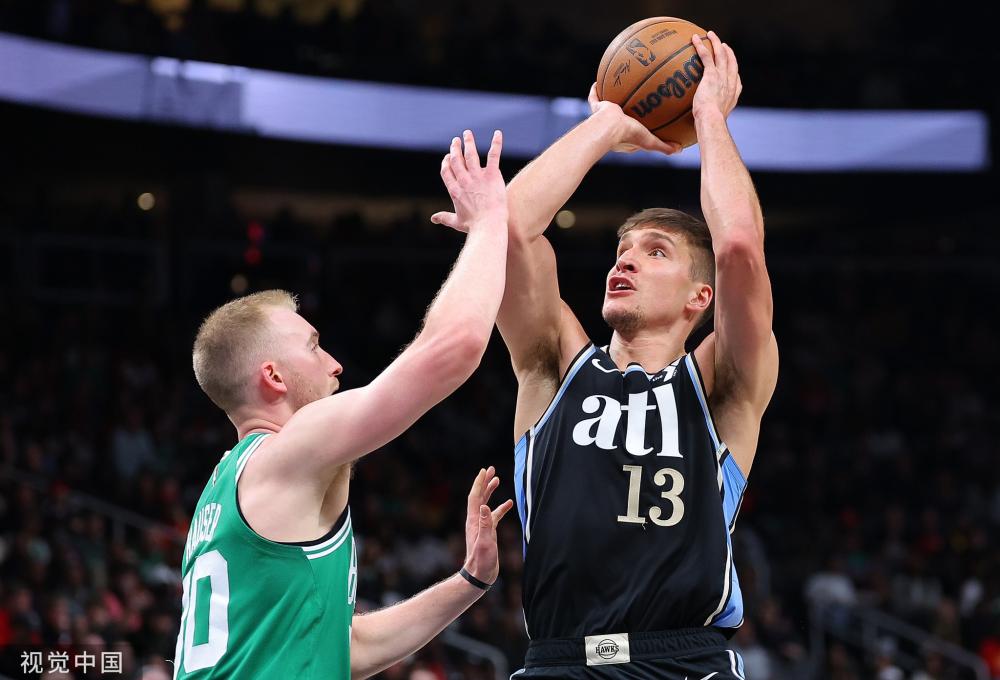 满分组合执行挡拆任务，有效的吸引多名防守球员和打乱对全部 雷迪克开窍？